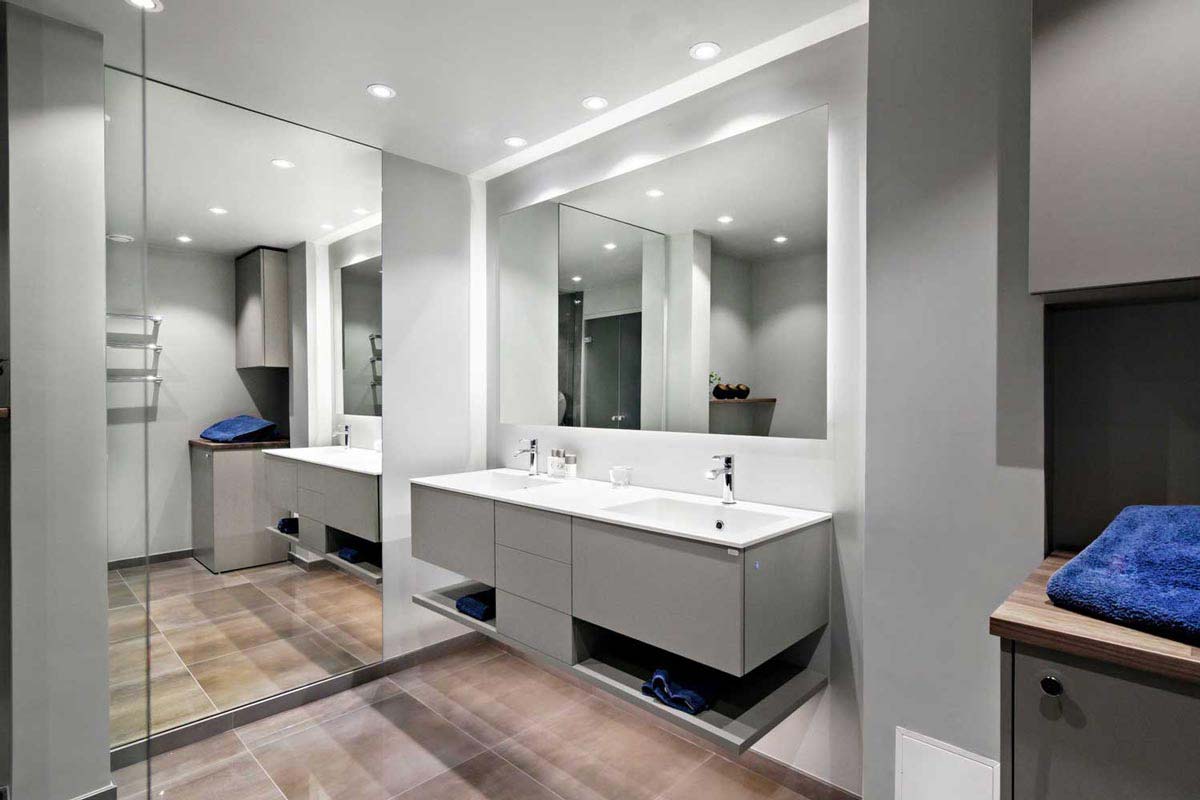 Elegant badrumsdesign med moderna detaljer